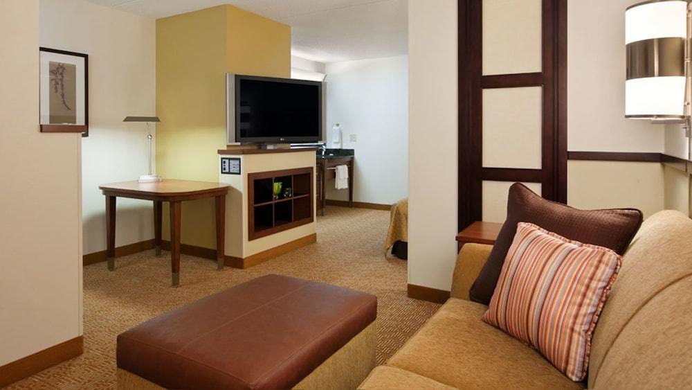 Comfort Suites Milwaukee West Exterior foto